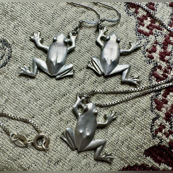 Set of 3, From PEI Pewter frog earrings, pendant and italian 925, 18” chain. - Picture 1 of 10